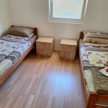 Апартаменти Apartman Ognjenovic Плужине Екстер'єр фото