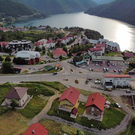Апартаменти Apartman Ognjenovic Плужине Екстер'єр фото