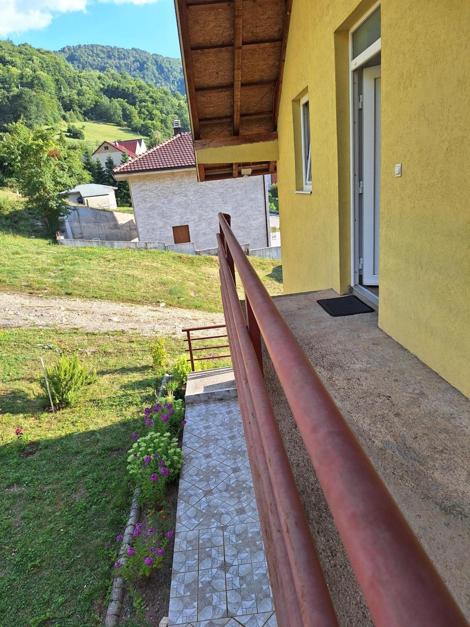 Апартаменти Apartman Ognjenovic Плужине Екстер'єр фото