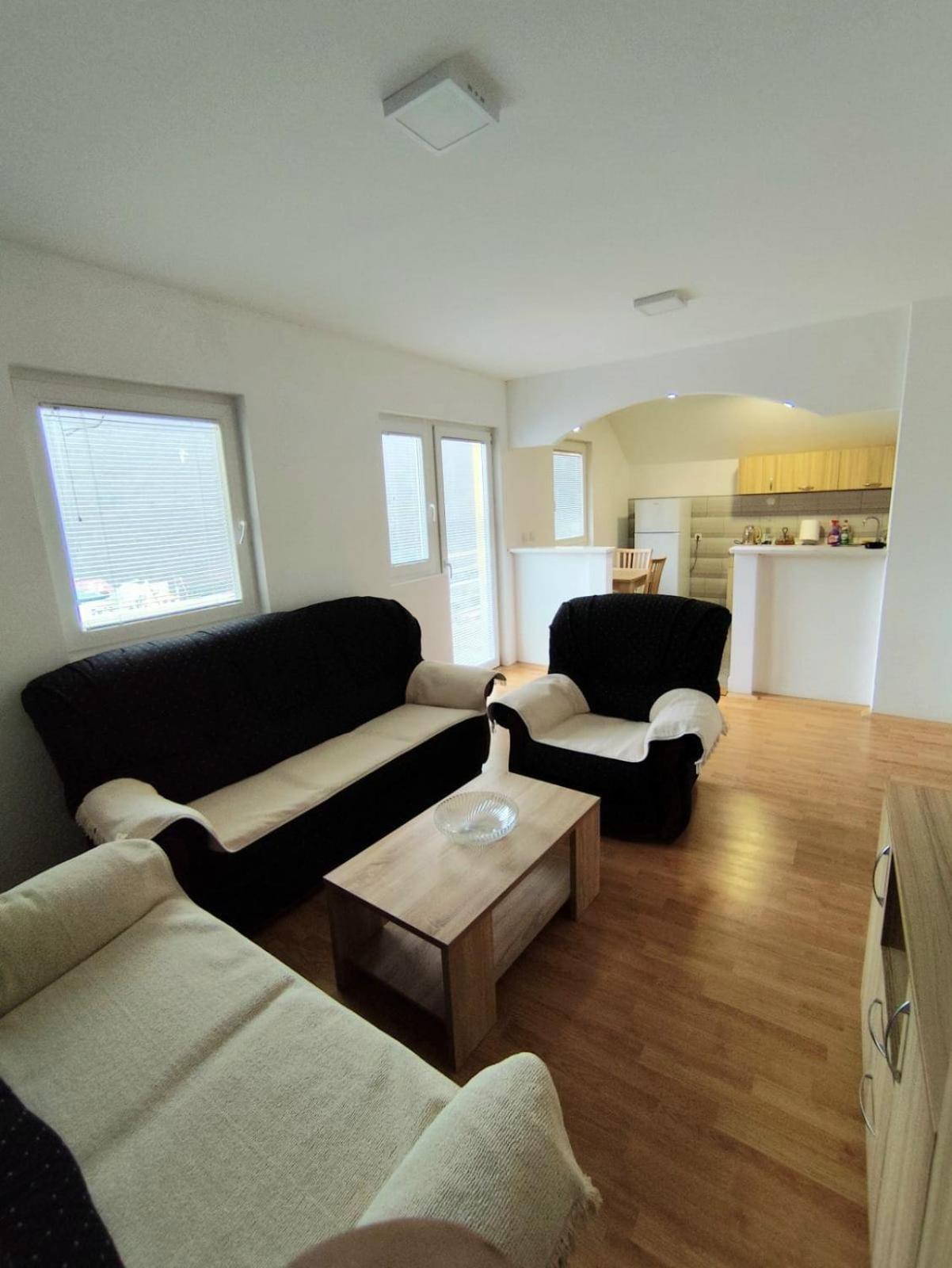 Апартаменти Apartman Ognjenovic Плужине Екстер'єр фото